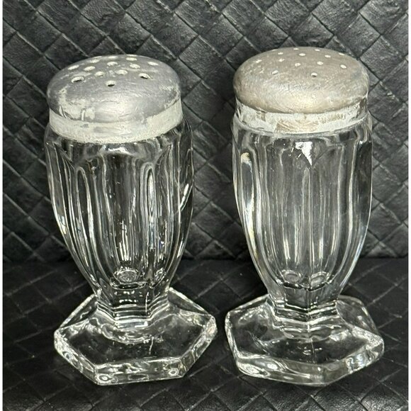 Ribbed Hoosier Cabinet Footed Salt & Pepper Shaker Set Clear Glass - Picture 2 of 9